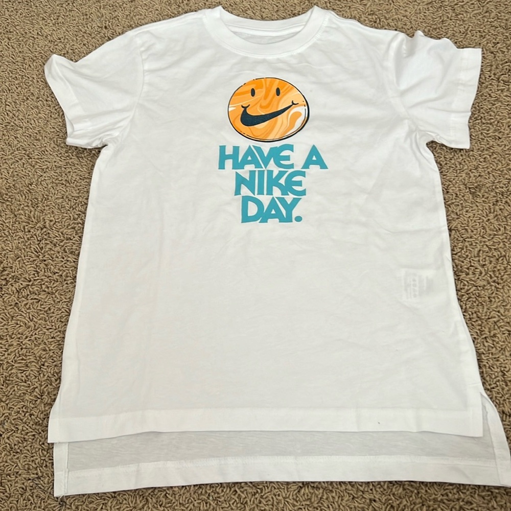 NWOT Nike white planet sparkly T Shirt Girls